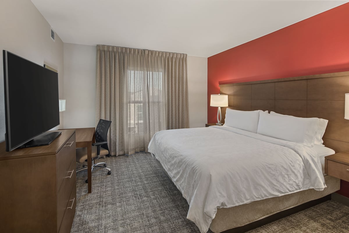 Premium bedding, Tempur-Pedic beds, in-room safe, desk