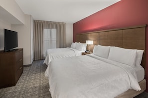 Hochwertige Bettwaren, Tempur-Pedic-Betten, Zimmersafe, Schreibtisch