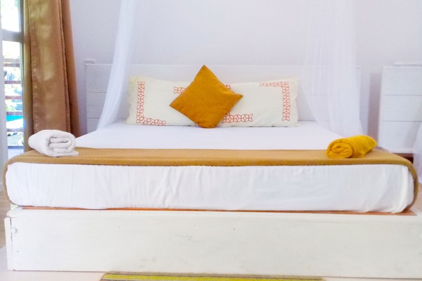Deluxe Room, 1 Bedroom, Non Smoking, Mountain View | Peti besi dalam bilik, meja, ruang kerja komputer riba, kalis bunyi