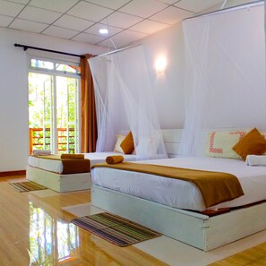 Caja de seguridad en la habitación y escritorio