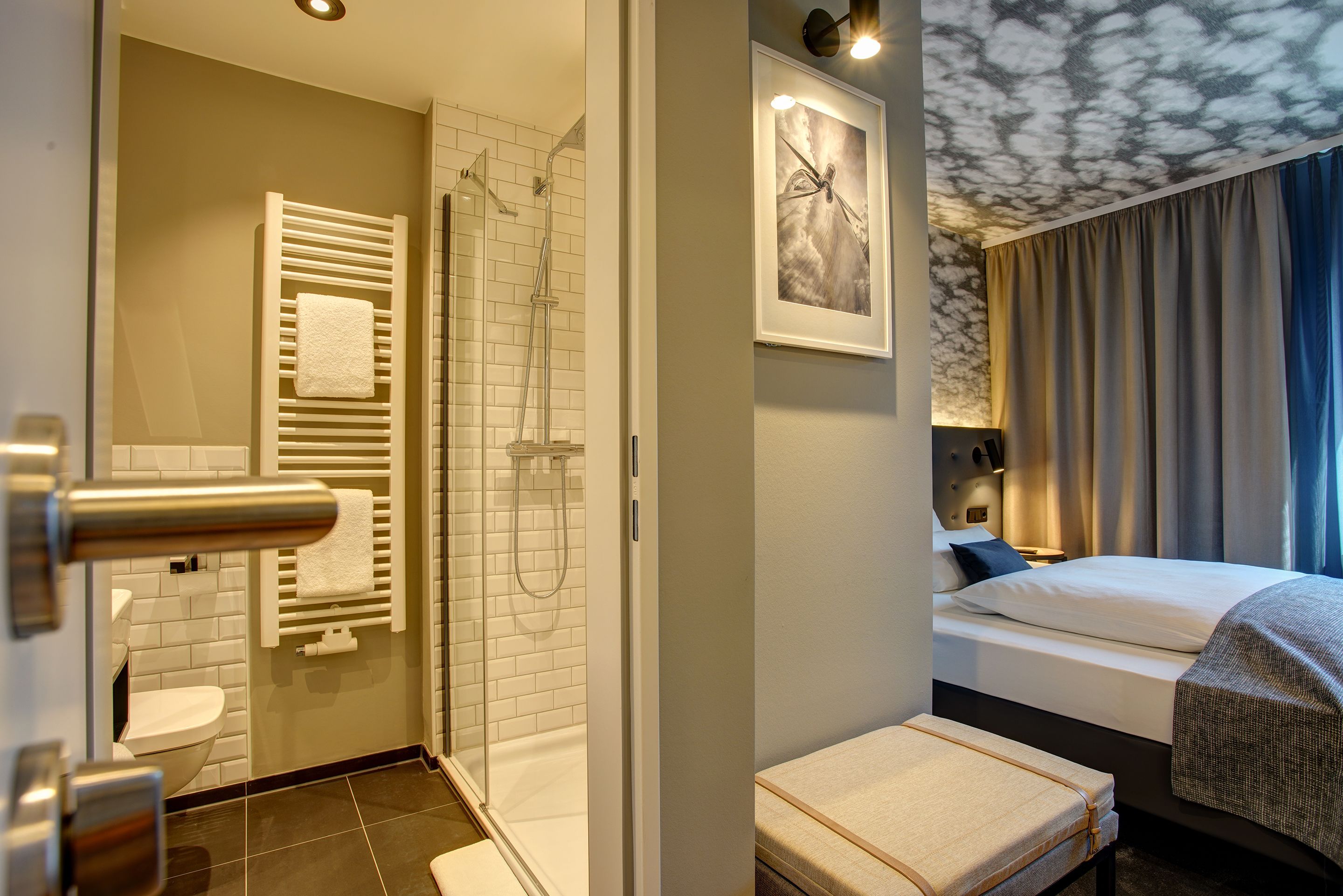 standard single room | hypo-allergenic bedding, in-room safe, desk, blackout curtains