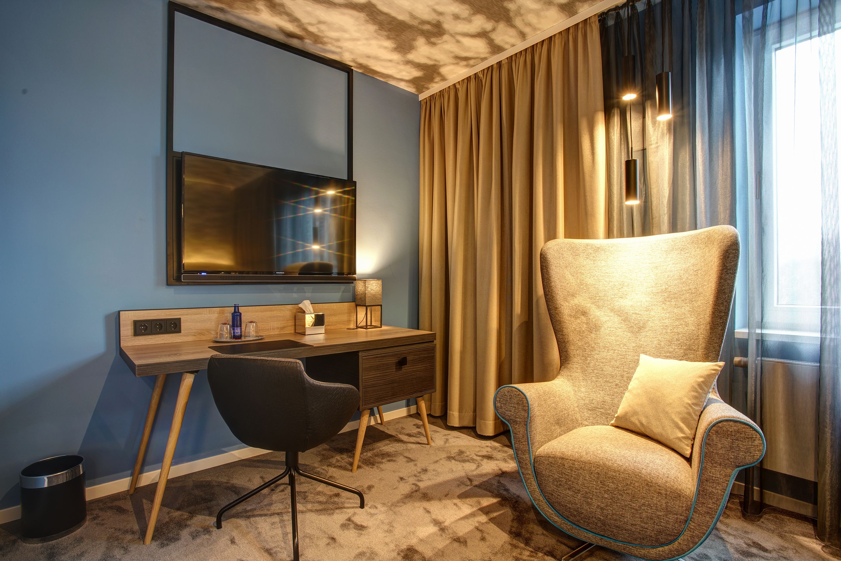 standard double room | hypo-allergenic bedding, in-room safe, desk, blackout curtains