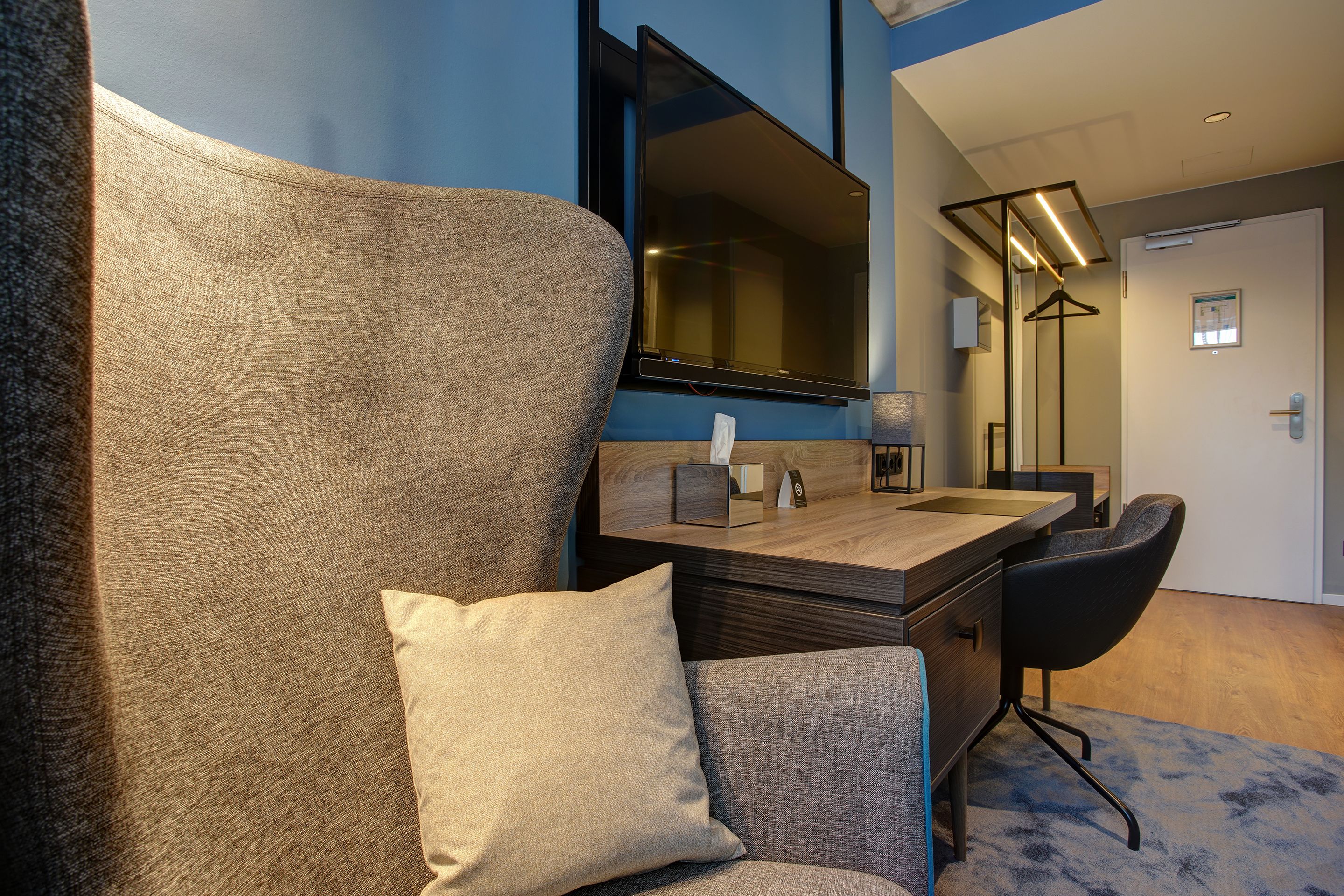 standard single room | hypo-allergenic bedding, in-room safe, desk, blackout curtains