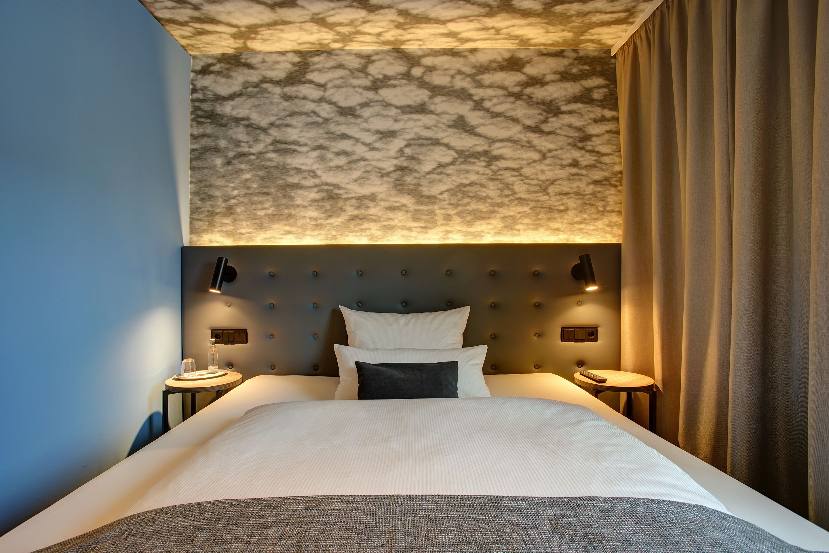 standard single room | hypo-allergenic bedding, in-room safe, desk, blackout curtains