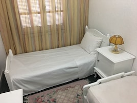 Casa, 2 habitaciones | 2 dormitorios, cortinas opacas, wifi gratis y ropa de cama