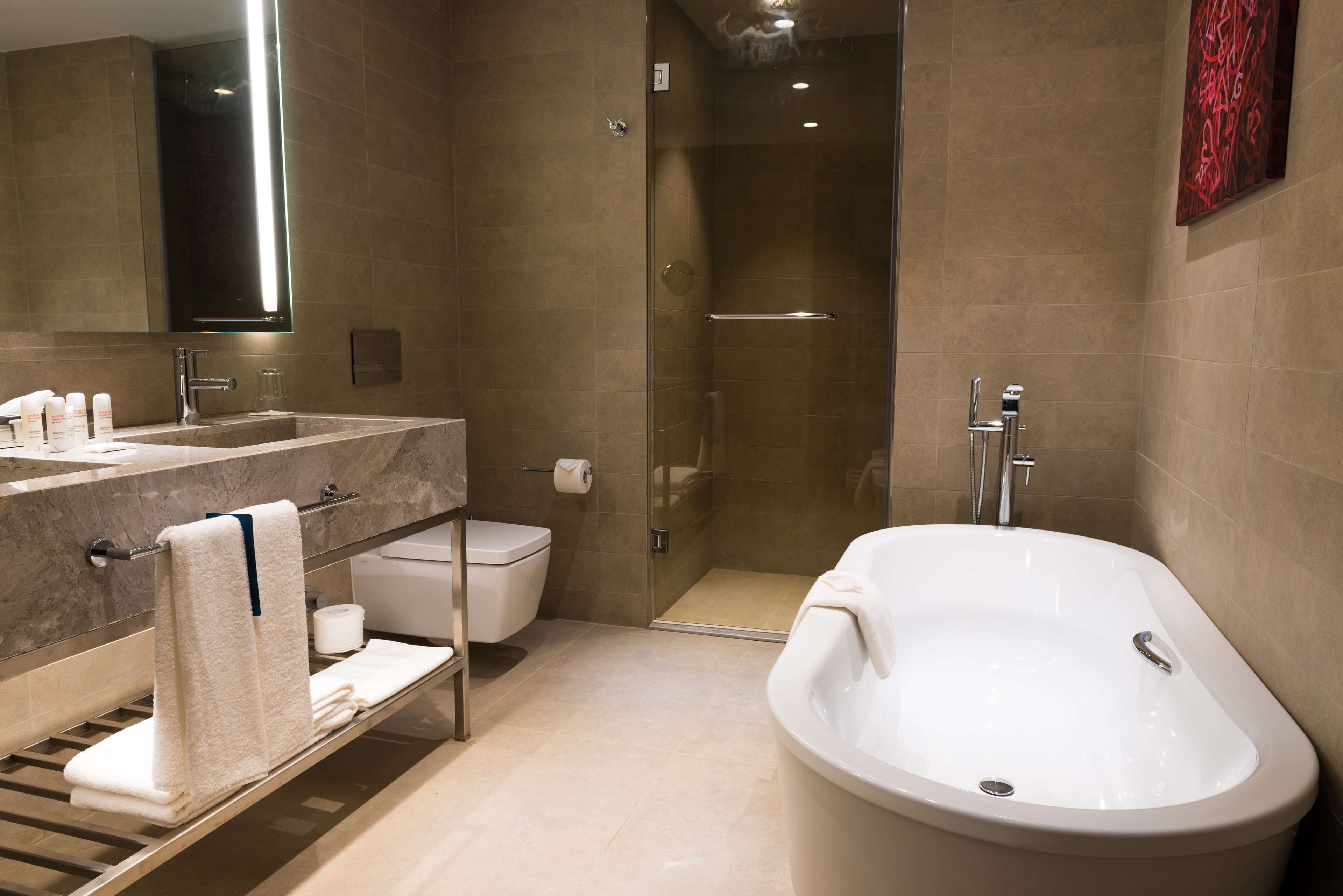 combined shower/bathtub, free toiletries, hair dryer, slippers