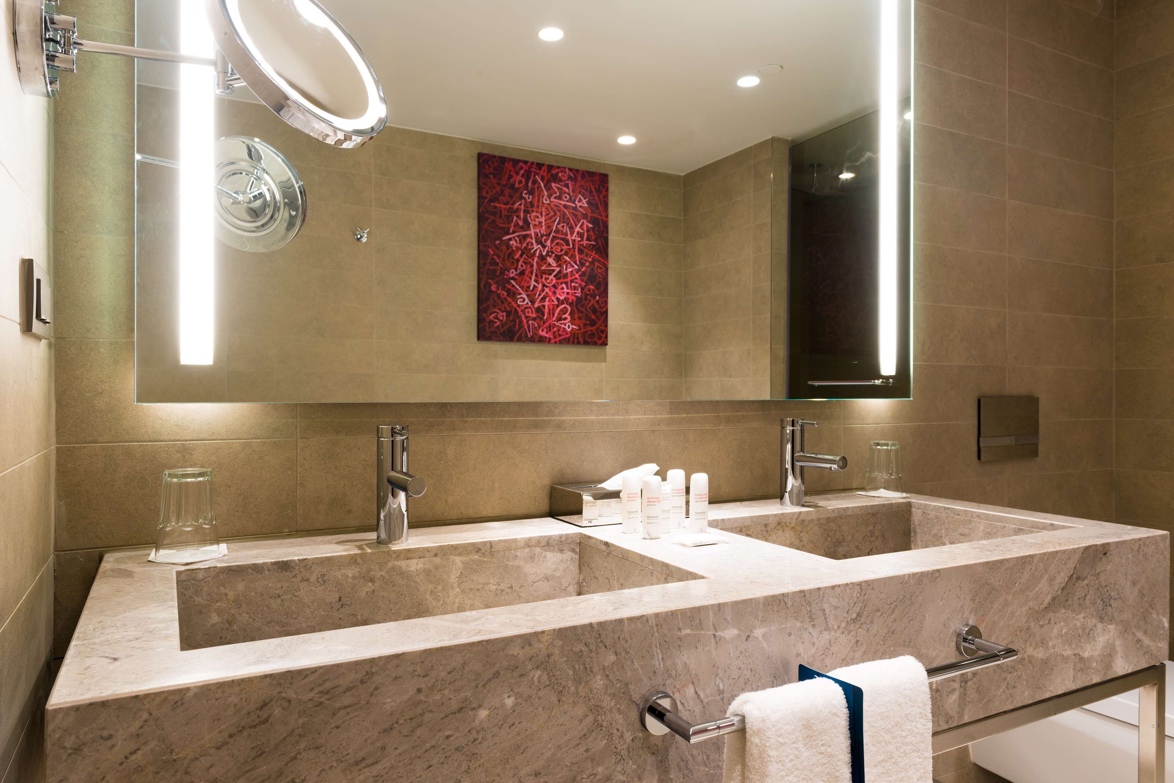 combined shower/bathtub, free toiletries, hair dryer, slippers