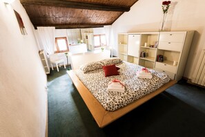 Departamento exclusivo, 1 habitación, cocina, vista a la ciudad | Ropa de cama de alta calidad y decoración personalizada 