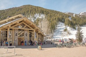 Exterior - Dollar Meadows Condo 1368 -Sunny & Bright, Access to Sun Valley Resort Pool (Sun Valley)