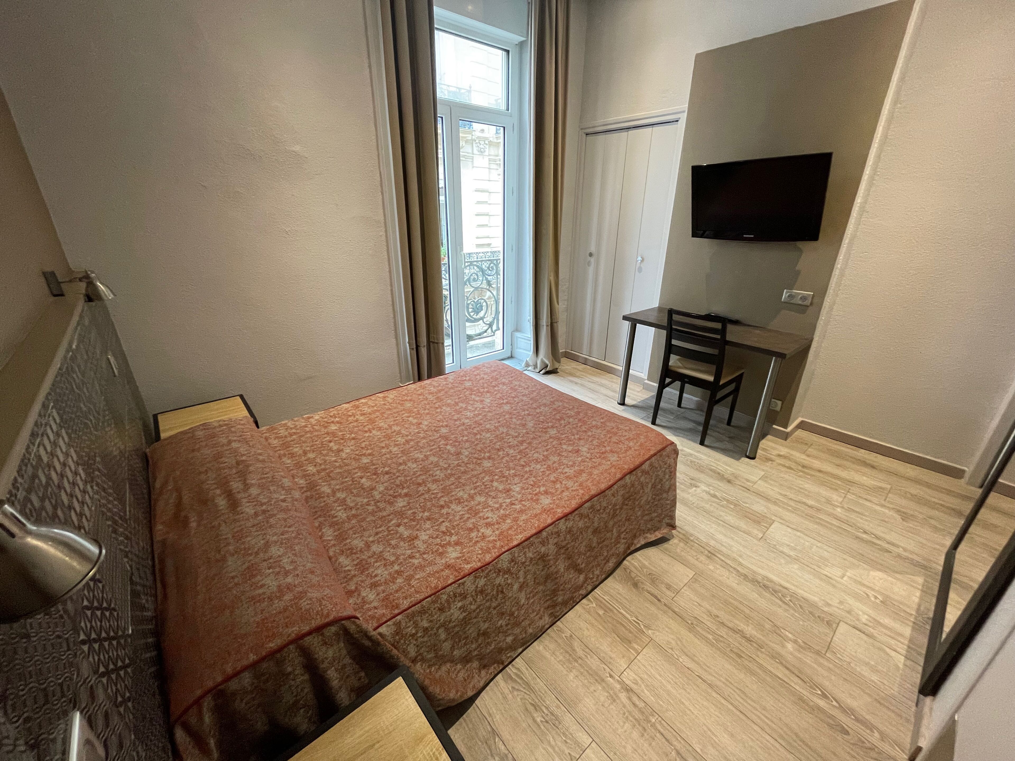 Photo - Hotel de La Comédie - Place De La Comédie-indépendant