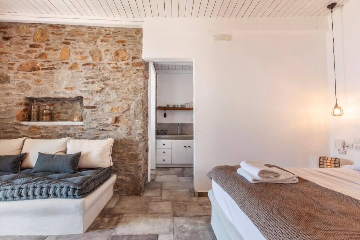 Maison, 2 chambres, vue mer (Kassiopi) | 1 chambre, literie de qualité supérieure, minibar
