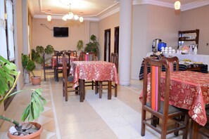 Desayuno buffet incluido todos los días