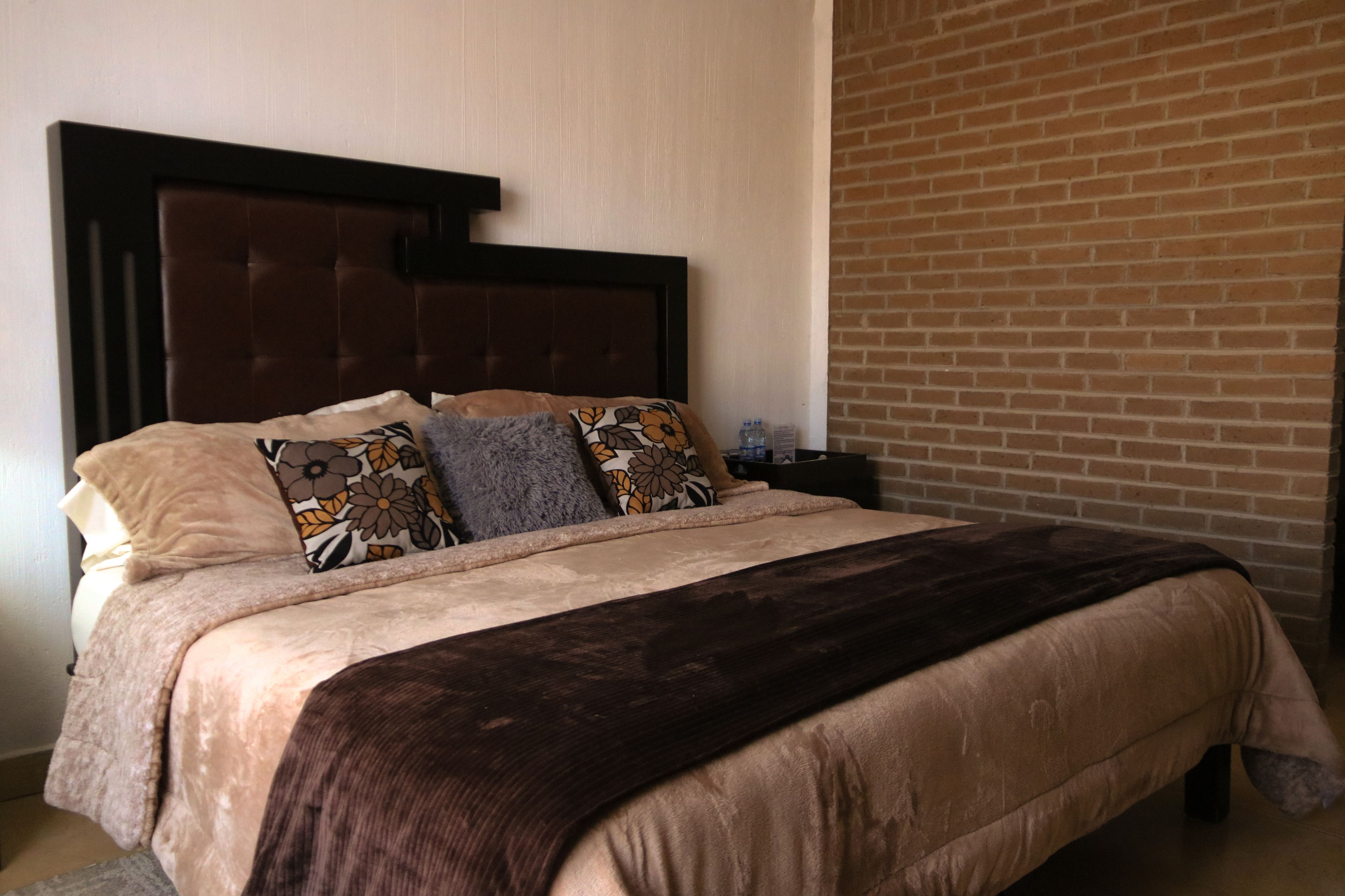 room, 1 bedroom | 1 bedroom, iron/ironing board, bed sheets