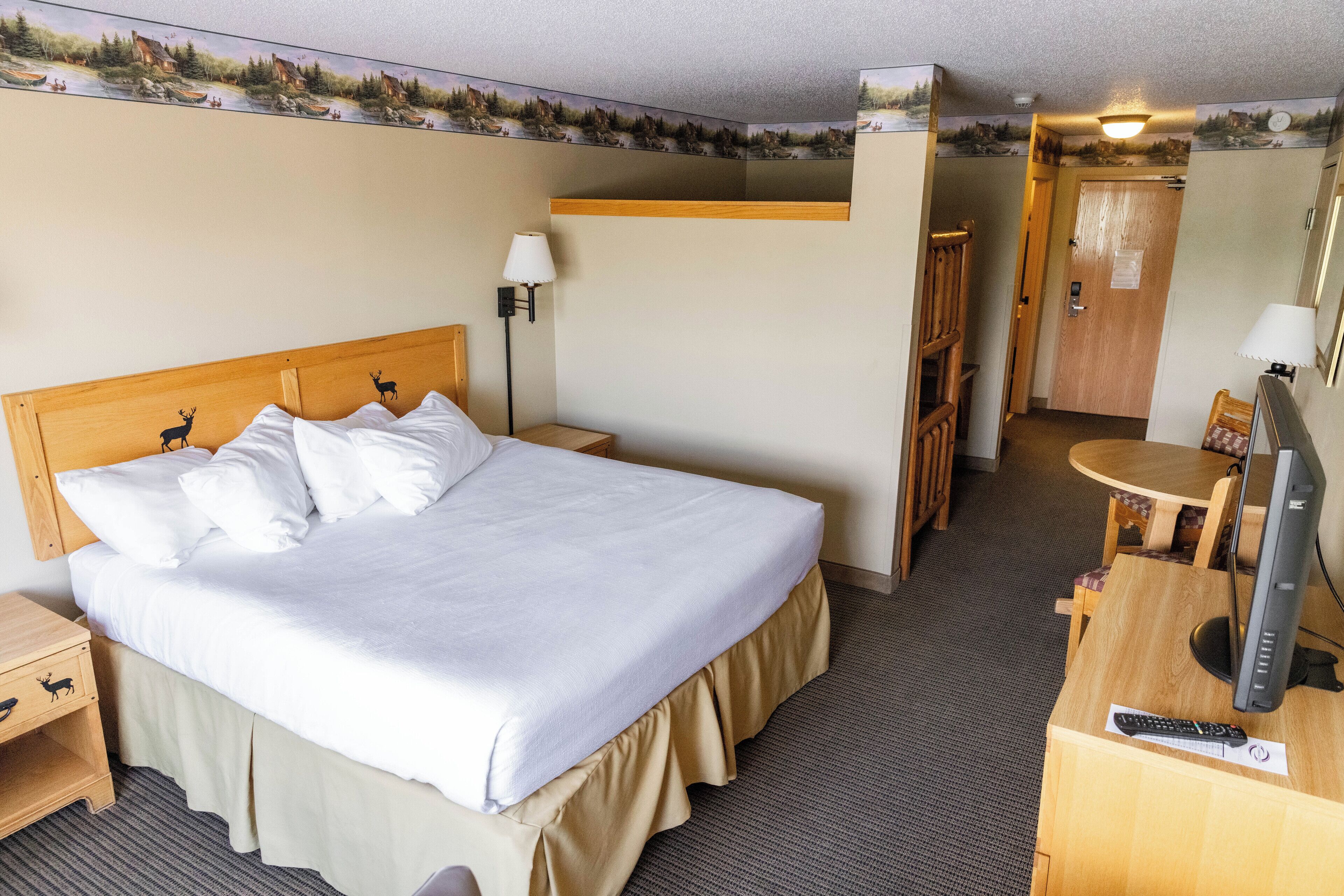 Signature Studio Suite | Blackout drapes, iron/ironing board, free WiFi, bed sheets