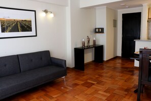 Classic Double Room | Minibar, in-room safe, desk, iron/ironing board - Hotel Plaza Ñuñoa (Santiago)