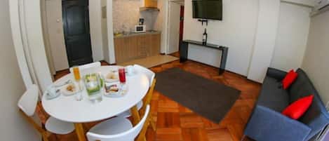 Family Room, Multiple Beds | Minibar, in-room safe, desk, iron/ironing board