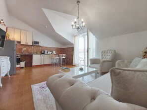 Apartamento conforto, vista para o porto | 1 quarto, cofres nos quartos, escrivaninha