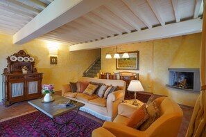 Télévision, cheminée