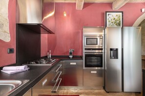Fridge, microwave, oven, stovetop - Villa Ferdinando - Villa with private pool (Poggibonsi)