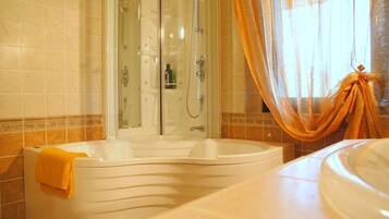 Doccia, vasca idromassaggio, bidet