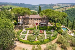 Exterior - Stunning private villa for 12 people with A/C, private pool, WIFI, TV, patio and panoramic view (Greve In Chianti)
