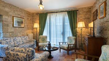 Télévision, cheminée