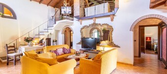 Beautiful private villa for 7 guests with private pool, WIFI, TV, balcony and panoramic view