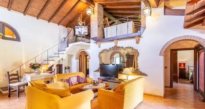 Beautiful private villa for 7 guests with private pool, WIFI, TV, balcony and panoramic view