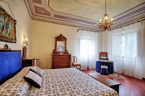 4 bedrooms, iron/ironing board, travel crib, free WiFi