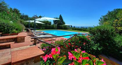 Casa Lucia - Holiday Villa Rental with swimming pool on the hills of Chianti, Tuscany