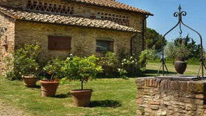 Property grounds - Pozzo dei Desideri 2 - Apartment with swimming pool (Mercatale)