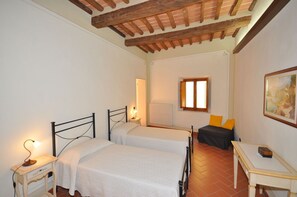 3 Schlafzimmer, Reisekinderbett, kostenloses WLAN, Bettwäsche