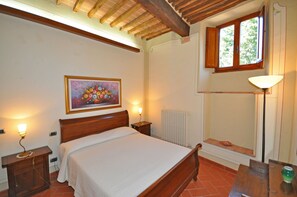 3 quartos, berço de viagem, Wi-Fi de cortesia, roupa de cama