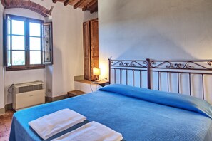 2 bedrooms, travel cot, free WiFi