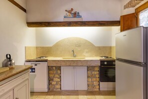 Réfrigérateur, four, plaque de cuisson, lave-vaisselle