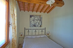 2 bedrooms, travel crib, free WiFi - Villa Roberto - House with private pool (Fontanella)