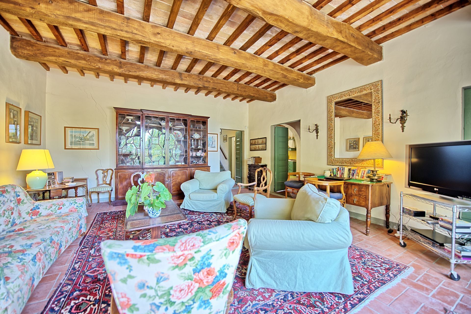 Een dvd-speler en een tafeltennistafel