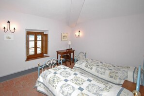 2 camere, culla da viaggio