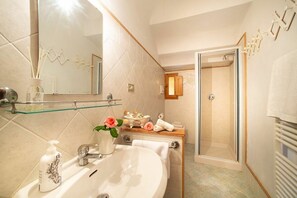 Bruser, hårtørrer, bidet
