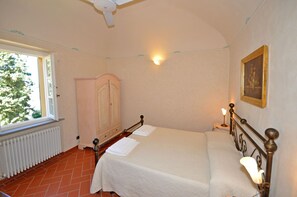 1 bedroom, travel cot, free WiFi, bed sheets - Dante 5 - Apartment with swimming pool (Volterra)
