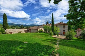 Property grounds - Le Fonti 4 - Apartment with swimming pool (Grassina)