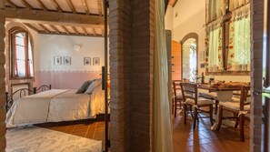 3 camere, ferro/asse da stiro, culla da viaggio, Wi-Fi gratuito