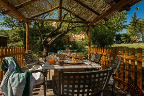 Outdoor dining - Montelopio 7 - Apartment with pool (Ghizzano)