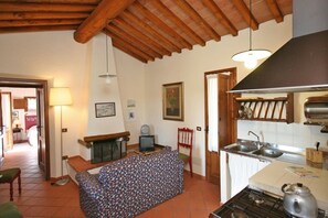 Interior - La Selva 6 - Apartment with swimming pool (Camaioni)