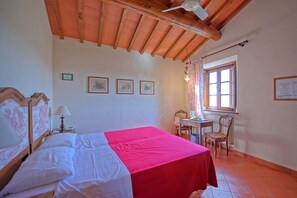 8 bedrooms, travel cot, free WiFi