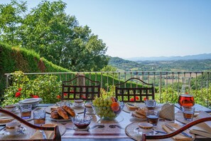 Outdoor dining - Villa in Vicchio with 2 bedrooms sleeps 4 (Vicchio)