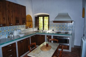 Refrigerador, horno, placa de cocina, lavavajillas