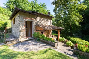 Exterior - Country House / Farm House in Molezzano with 2 bedrooms sleeps 4 (Molezzano)