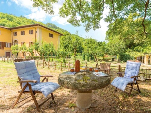 Villa in Poggiolo-salaiole with 6 bedrooms sleeps 12