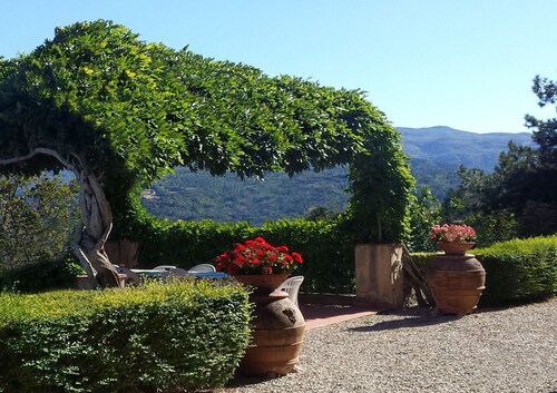Villa in Ponte A Vicchio with 7 bedrooms sleeps 14